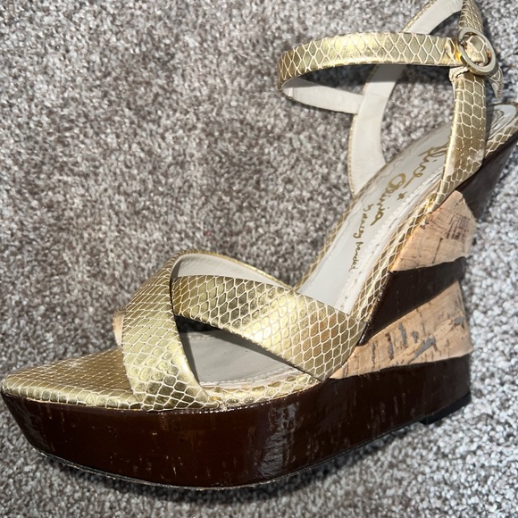 Vintage Alice & Olivia Gold snakeskin wedges size 38 - Picture 2 of 4